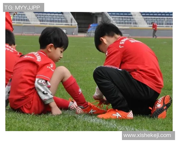 变声足球明星揭秘他是谁为何声音变化引发热议